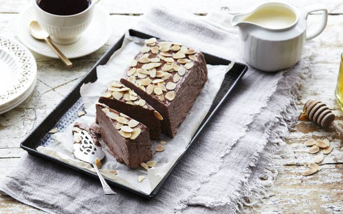 Chocolate and almond parfait recipe for dessert
