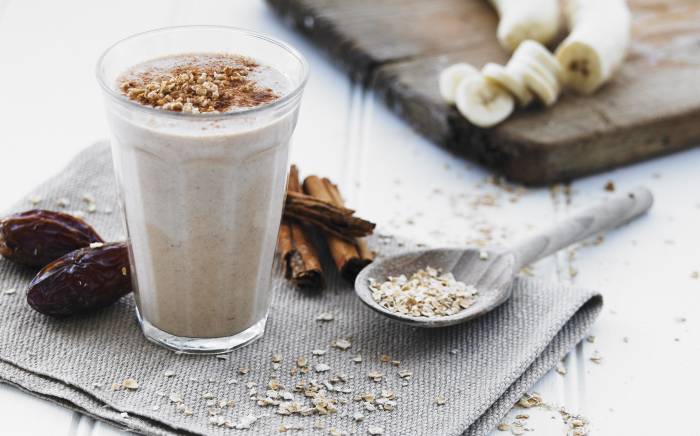 Banana, Oat & Date Smoothie Recipe